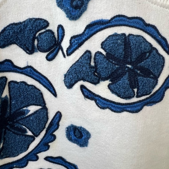 Anthropologie cream colored sweatshirt, size small with navy blue appliqué - Picture 9 of 14
